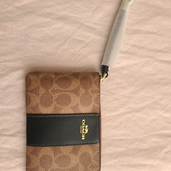 Coach wristlet (never used) - Picture 3 of 4